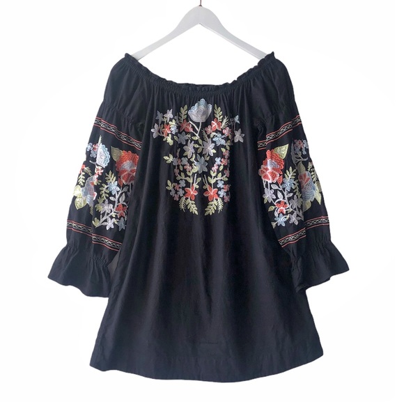 Free People Dresses & Skirts - FreePeople Embroidered Off-The-Shoulder minidress